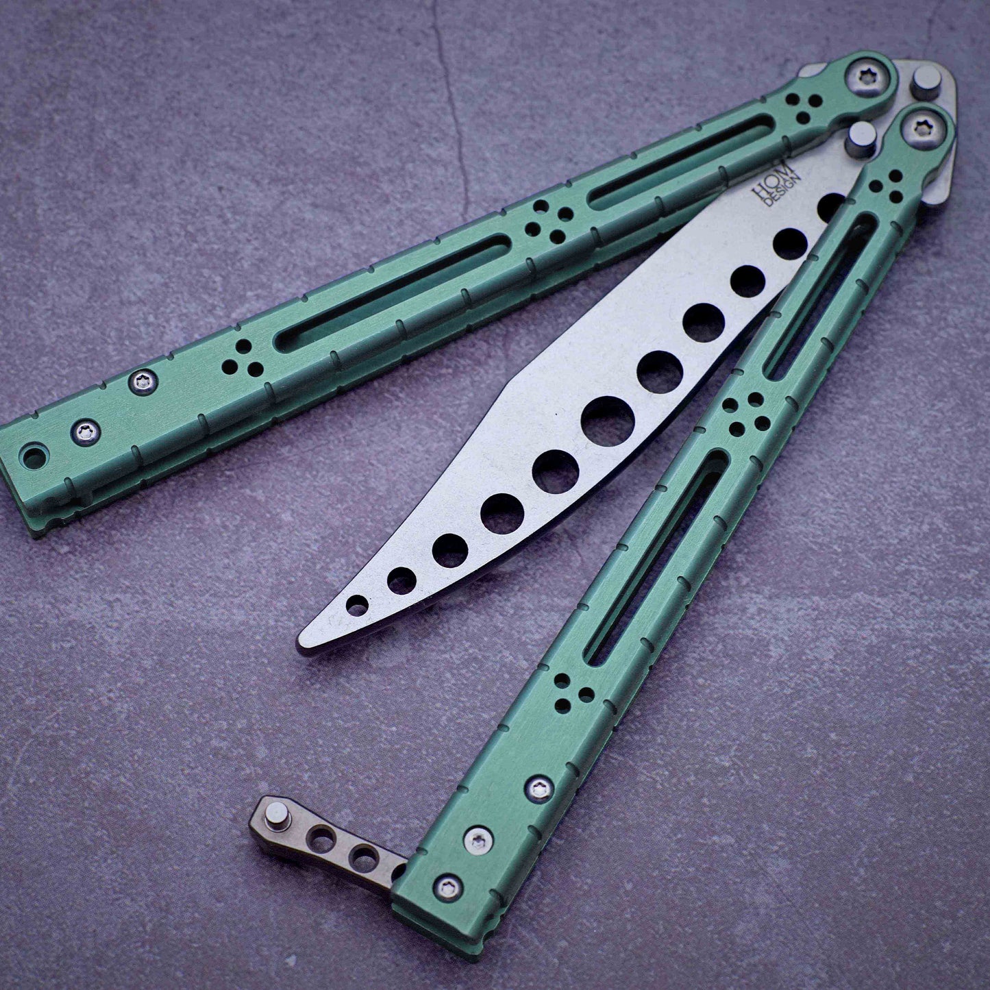 theone HOM bas clone Titanium alloy-handle stainless steel blade bushings Sandwich structure